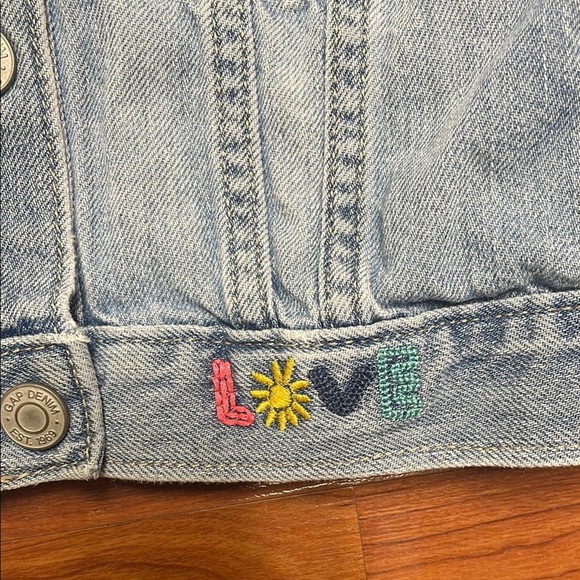 Gap girls Light Blue Distressed Denim Jacket with Contrast Stitching size s - Picture 3 of 6